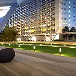 1Br Condotel With Balcony At Fame Residences #Fm61