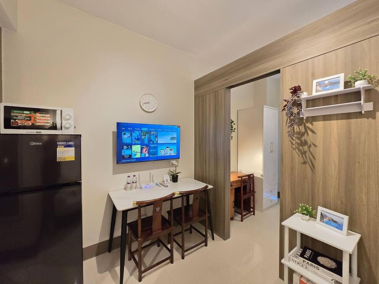 1br Condotel With Balcony At Fame Residences #fm61 * Manila