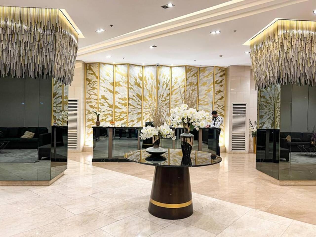 1br Condotel With Balcony At Fame Residences #fm61 Apartment Manila